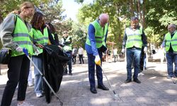 Dünya Temizlik Günü'nde parklarda çevre temizliği