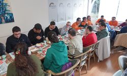 Özel bireyler yeni yılı Gökkuşağı Kafe'de kutladı