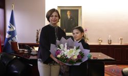 Başkanlık koltuğuna ilkokul öğrencisi Ece Akkıran oturdu