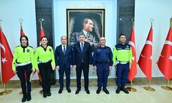 Vali Yılmaz, başarılı trafik personeline başarı belgesi verdi
