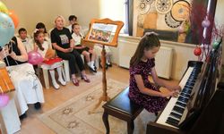 Minik piyanistler hünerlerini sergiledi