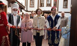 'Geçmişin Zarafeti' Sergisi törenle açıldı