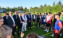 Vali Yılmaz ve Nebi Hatipoğlu'ndan Eskişehirspor'a ziyaret