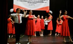 Çocuklar Zafer Bayramı'nı dans ve sanatla kutladı