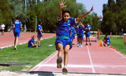 Genç sporcuların Atletizm Yaz Okulu çalışmaları sürüyor