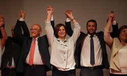 YENİ Parti’ye geçen belediye başkanları rozet taktı