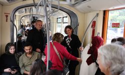 Başkan Ünlüce Avrupa Hareketlilik Haftası'nda tramvayla işe gitti