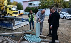 İl Milli Eğitim Müdüründen yapımı süren ilkokullara inceleme