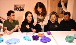 Gökkuşağı Kafe çalışanları Keçe İğneleme Atölyesi'nde pano üretti