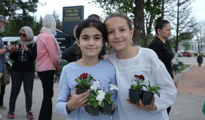 Büyükşehir'den Anneler Günü'ne özel çiçek jesti