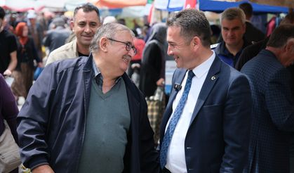 Başkan Dökmeci, halk pazarında ilçe vatandaşları ve esnafla buluştu