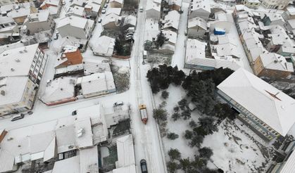 Beyaza bürünen yollarda tuzlama çalışmaları aralıksız sürüyor
