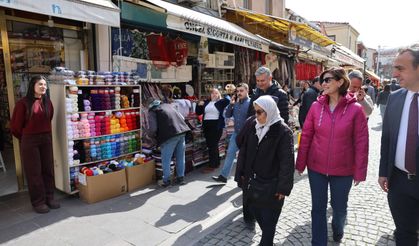 Başkan Ünlüce çarşıda bayram hareketliliğine ortak oldu