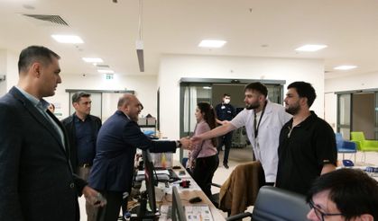 Gürhan Albayrak, hastanelerdeki personelin Tıp Bayramı'nı kutladı