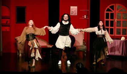 Dünya Tiyatro Günü coşkuyla kutlandı