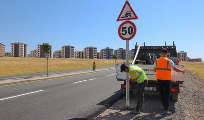 Bakımı tamamlanan yollar çizgileriyle güvenli hale geliyor