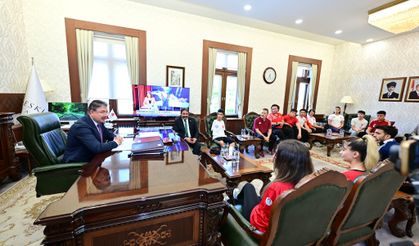 Vali Yılmaz başarılı sporcuları ağırladı