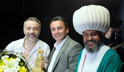 Resul Dindar ve Uğur Işılak, Sivrihisar'ı salladı