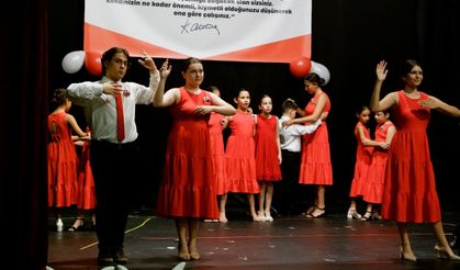 Çocuklar Zafer Bayramı'nı dans ve sanatla kutladı