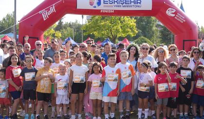 2 bin 465 sporcu Eskişehir'in cadde ve sokaklarında koştu