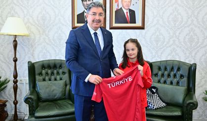 Vali Yılmaz, Milli Takım Kampına davet edilen başarılı sporcuyu ağırladı