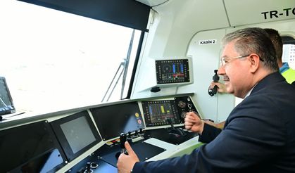 Vali Yılmaz, TÜRASAŞ'ta yerli lokomotif E5000'i deneyimledi