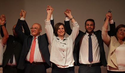 YENİ Parti’ye geçen belediye başkanları rozet taktı