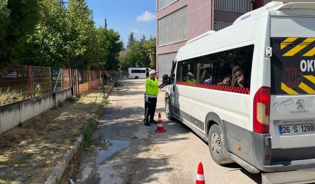 Okul servislerine trafik denetimi