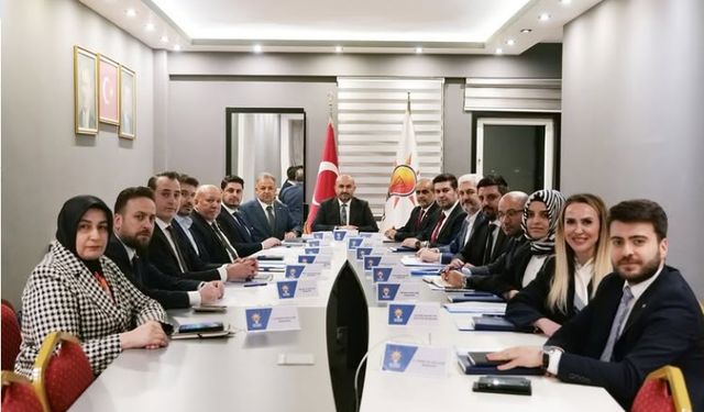 AK Parti'de yeni yönetimde görev dağılımı yapıldı