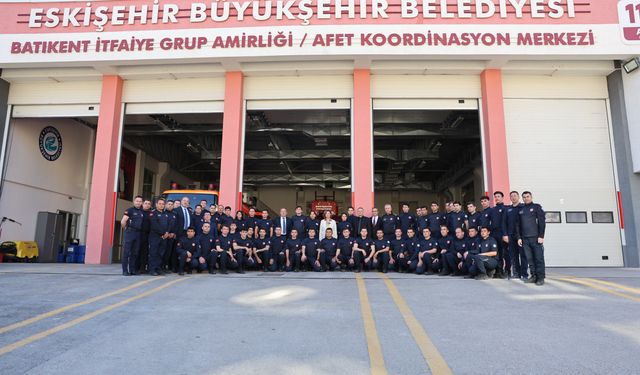Başkan Ünlüce'den yeni itfaiye erlerine ziyaret