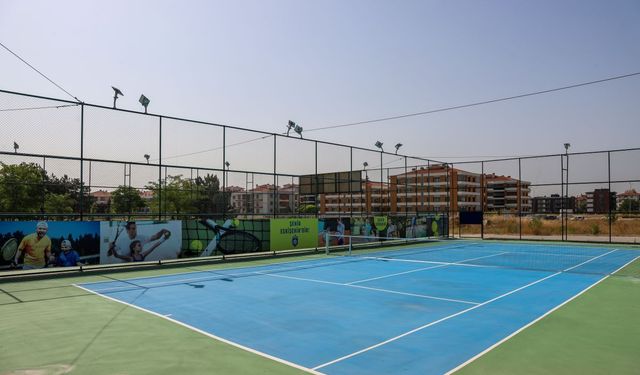 Yetişkin ve çocuklar için tenis kursu kayıtları başlıyor