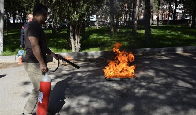 İl Sağlık Müdürlüğü personelleri yangına müdahale eğitimi aldı