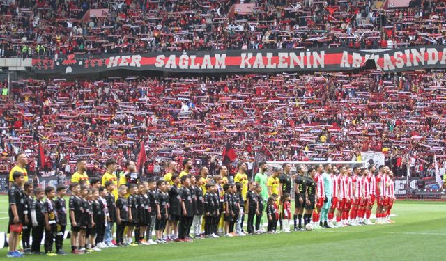 Eskişehirspor seyirci rekoruyla galibiyet sevinci yaşadı