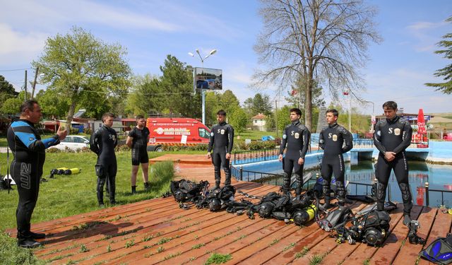 Balık adamlar Sakaryabaşı'nda su altı arama kurtarma eğitiminde