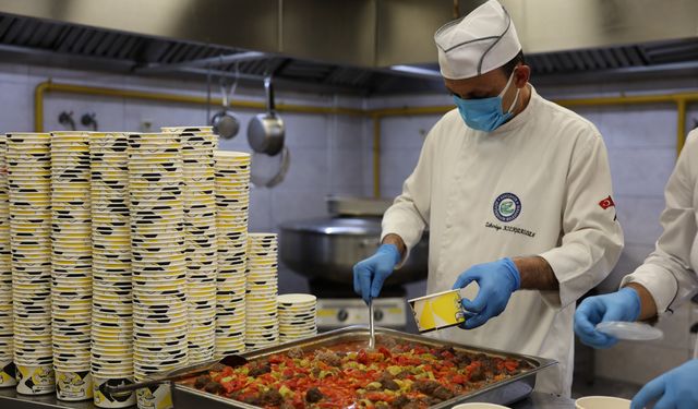 Aşevi kurban bağışlarıyla binlerce sofrayı şenlendirecek