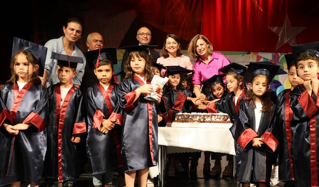 Es Çocuk Evi'nin minik öğrencileri ilk diplomalarını aldı