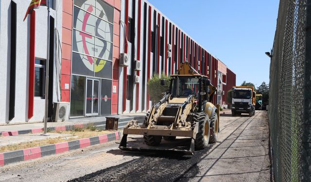 Eskişehirspor tesislerinin asfaltı yenileniyor