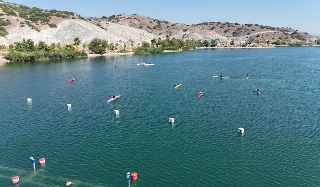 Durgunsu Kano 2025 Türkiye Kano Şampiyonası'nda başarılı sporcular ödüllerini aldı