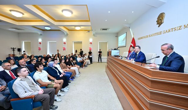 Vali Aksoy YKS'de dereceye giren öğrencileri tebrik etti