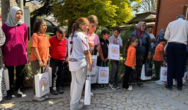 Kırsaldaki öğrencilere kırtasiye desteği sağlandı