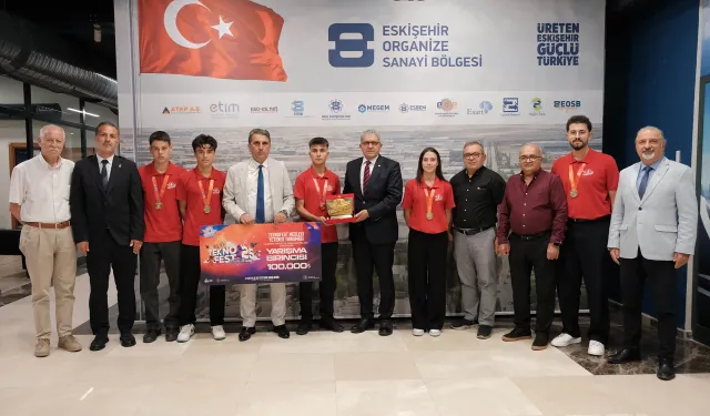 TEKNOFEST birincileri ödüllerini Başkan Küpeli ve ekibine takdim etti