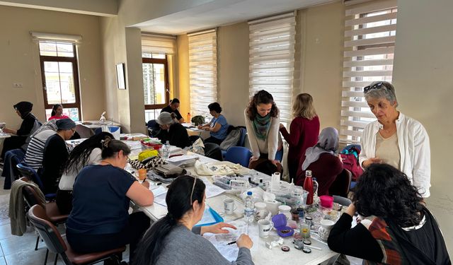 Kadınlar çini sanatıyla kendi hikâyelerini yazıyor