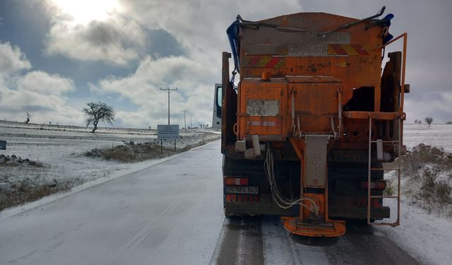 Büyükşehir'den 7/24 karla mücadele