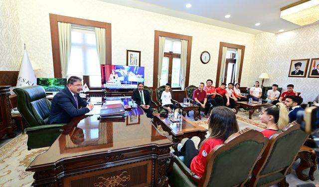 Vali Yılmaz başarılı sporcuları ağırladı
