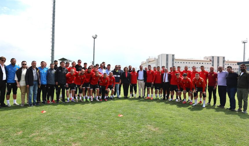 Ayşe Ünlüce ve İbrahim Arslan'dan Eskişehirspor'a tam destek