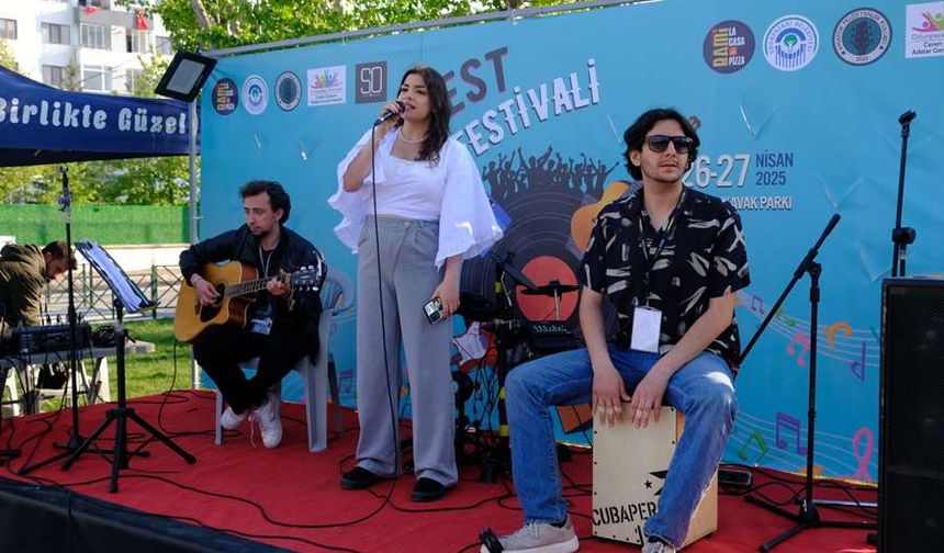 Genç yetenekler ÜNİFEST'te parladı