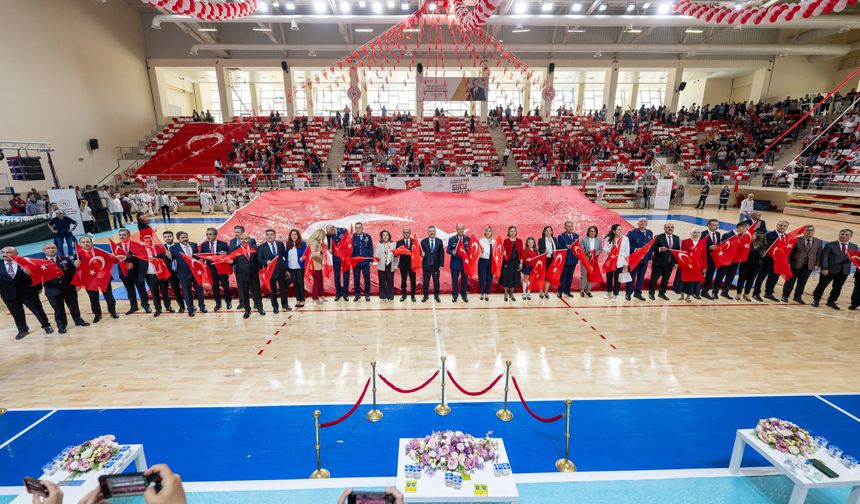 19 Mayıs Atatürk’ü Anma, Gençlik ve Spor Bayramı kutlandı