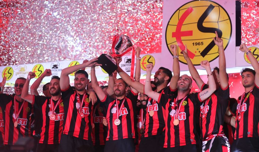 Eskişehirspor'dan coşkulu şampiyonluk kutlaması