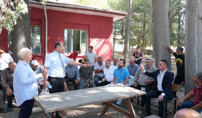 Başkan Habil Dökmeci tarım emekçisinin yanında