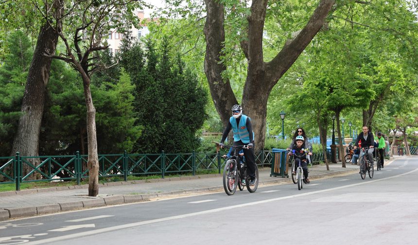 “Bisikletli Ulaşımla Tanışıyorum” eğitimi Adalar’da başladı